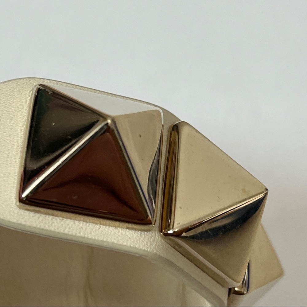 SOLD Valentino Garavani Large Rockstud Leather Bracelet Cream Gold - Picture 4 of 12